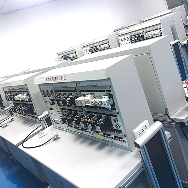 電拖技能考核實訓裝置(圖1) 電拖技能考核實驗裝置,空調系統(tǒng)接線、裝配、調動測量試驗運行實驗臺